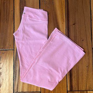 lululemon athletica – light pink, low-rise, bootcut flare yoga pants, size 4